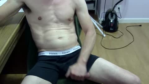 Snapshot of ross96180 chatting on March 3, 1:31 am ross96180 online show from March 3, 1:31 am