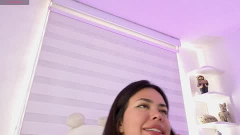 Snapshot of rosse_amyy chatting on May 22, 6:35 pm online show from May 22, 6:35 pm