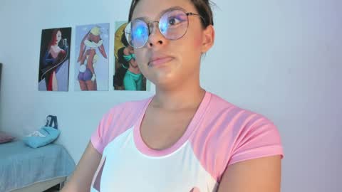 Snapshot of rosse_taylorx1 chatting on May 5, 7:00 pm rosse_taylorx1 online show from May 5, 7:00 pm