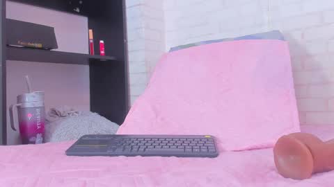 rosse_thompson11 online show from February 18, 8:14 pm