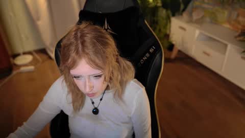 rosy_petal online show from September 11, 11:05 pm