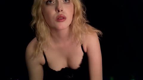 rosy_petal online show from October 7, 11:07 am