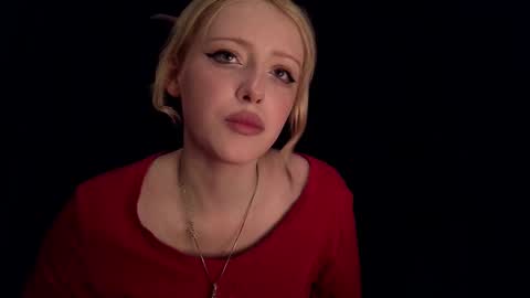 rosy_petal online show from October 15, 10:59 am