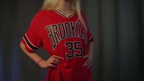 RosyChiks online show from November 30, 8:13 pm