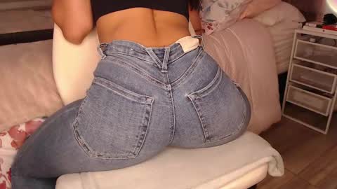 Rouss marie henao  online show from March 14, 3:01 am