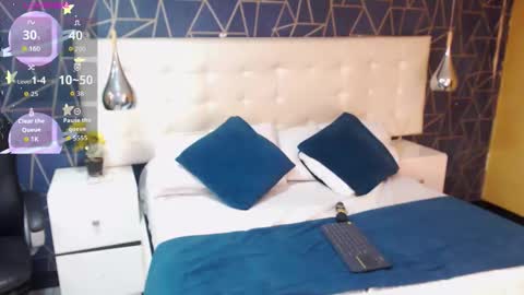 Snapshot of roussewalker chatting on October 31, 7:04 pm RousseWalker online show from October 31, 7:04 pm