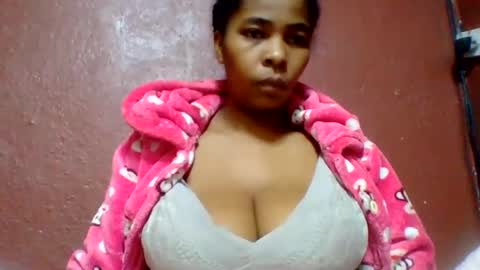 rovaelyah online show from June 12, 2:10 am