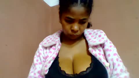 rovaelyah online show from July 14, 2:05 am