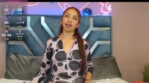 Snapshot of roxan_fox_ chatting on April 28, 2:49 am Roxane online show from April 28, 2:49 am