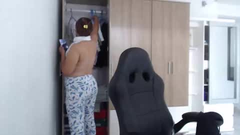 Roxana online show from December 17, 5:30 pm