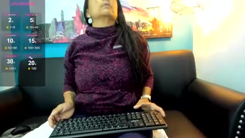 Snapshot of roxanna_moore2 chatting on June 15, 9:22 am Roxanna online show from June 15, 9:22 am