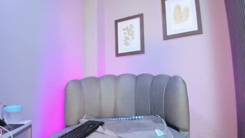 Snapshot of roxanna_moore2 chatting on June 29, 10:15 am Roxanna online show from June 29, 10:15 am