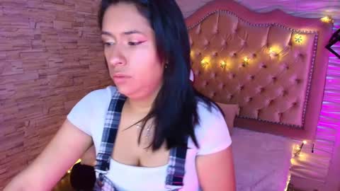 roxanne_han online show from September 13, 11:32 am