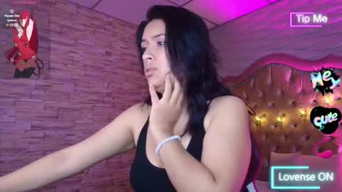 roxanne_han online show from September 22, 11:34 am