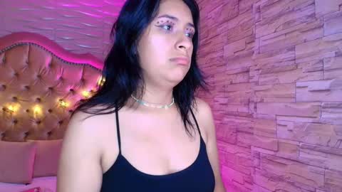 roxanne_han online show from September 30, 11:37 am