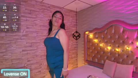 roxanne_han online show from October 3, 11:40 am