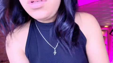 roxanne_han online show from October 6, 11:29 am