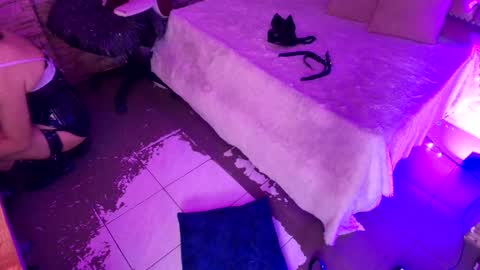 roxanne_han online show from March 18, 12:19 pm