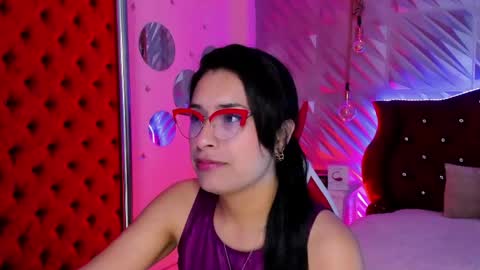 roxanne_han online show from April 20, 12:08 pm
