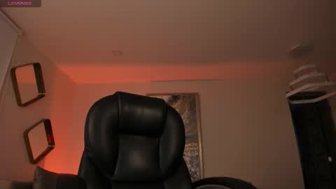 Roxanne Hill  online show from February 28, 11:44 am