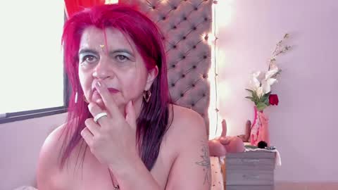 Snapshot of roxettemature chatting on January 25, 5:40 pm RoxetteMature online show from January 25, 5:40 pm