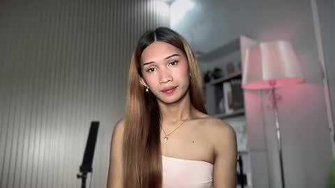 Snapshot of roxie_walton69x chatting on May 11, 9:01 pm Roxie online show from May 11, 9:01 pm
