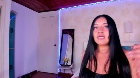 roxie_wild online show from April 11, 8:46 pm