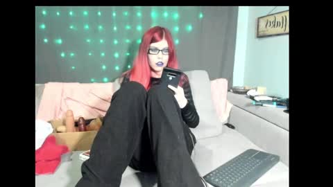 roxihazeleyes online show from February 14, 4:15 am