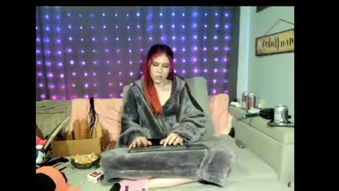 roxihazeleyes online show from February 24, 10:26 am