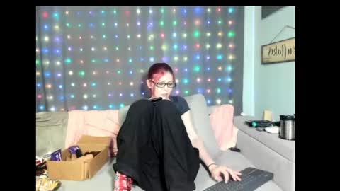 roxihazeleyes online show from February 27, 7:12 am