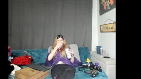 roxihazeleyes online show from January 7, 11:45 am