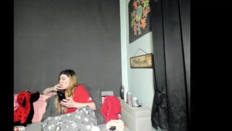 roxihazeleyes online show from February 6, 6:18 am