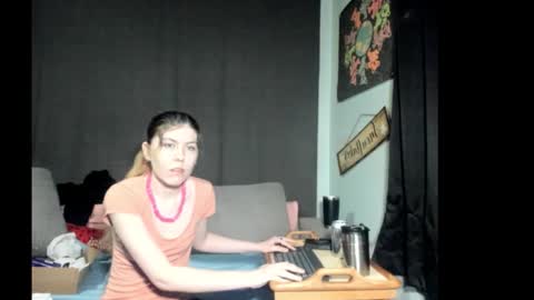 roxihazeleyes online show from March 6, 6:43 am