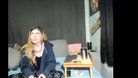 roxihazeleyes online show from March 12, 5:46 am