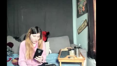 roxihazeleyes online show from March 25, 5:19 pm