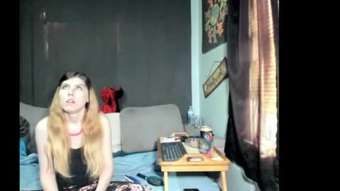 roxihazeleyes online show from April 1, 7:33 pm