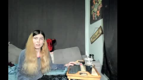 roxihazeleyes online show from April 9, 3:17 am