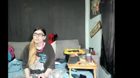 roxihazeleyes online show from April 13, 11:21 pm