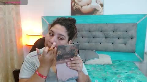 Snapshot of roxx_iie chatting on October 6, 2:42 am roxiie online show from October 6, 2:42 am