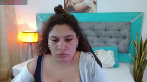 Snapshot of roxx_iie chatting on October 7, 2:42 am roxiie online show from October 7, 2:42 am