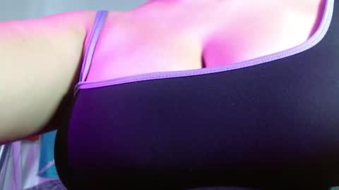 Snapshot of roxx_iie chatting on November 28, 11:46 am roxiie online show from November 28, 11:46 am