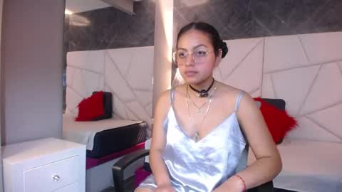 Snapshot of roxxyblack01 chatting on May 22, 7:41 pm Roxxy online show from May 22, 7:41 pm