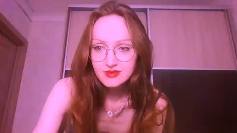 Snapshot of roxxywharton chatting on June 28, 12:00 pm Roxxy Wharton online show from June 28, 12:00 pm