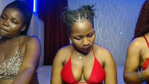 Snapshot of roxy_heather chatting on November 12, 4:18 pm Roxy online show from November 12, 4:18 pm