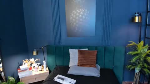 Snapshot of roxy_hell chatting on December 18, 12:22 pm Roxy hell online show from December 18, 12:22 pm