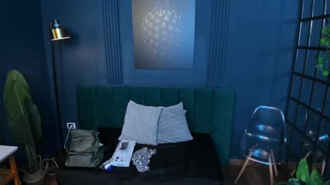 Snapshot of roxy_hell chatting on January 14, 12:00 pm Roxy hell online show from January 14, 12:00 pm