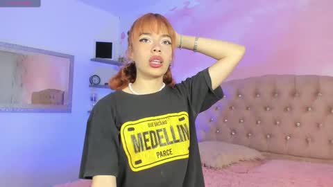 roxy_jones_ online show from February 9, 1:56 pm