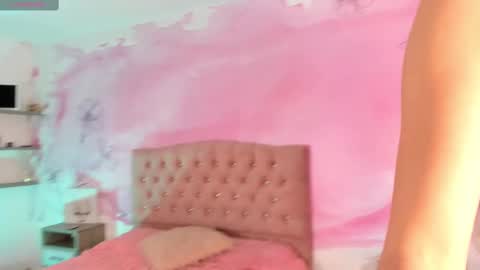 roxy_jones_ online show from February 11, 7:59 pm