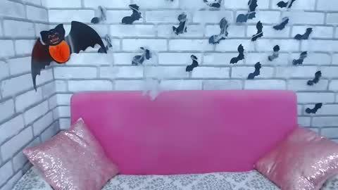 Snapshot of roxy_luxe chatting on October 23, 4:56 am roxy_luxe online show from October 23, 4:56 am