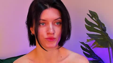 Snapshot of roxy_riot_ chatting on February 3, 4:25 am roxy_riot_ online show from February 3, 4:25 am